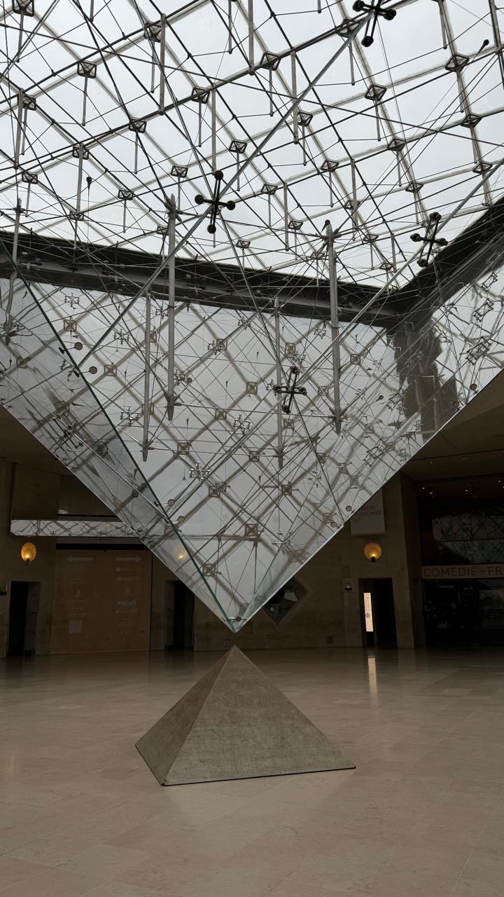 Geometric glass structure at the Louvre